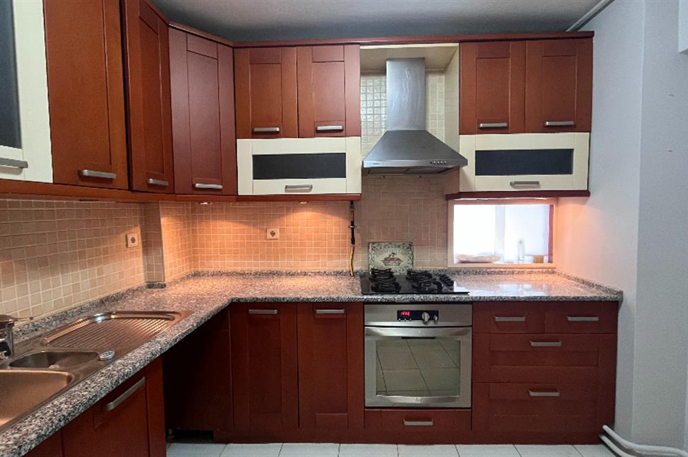 Bostanlı Cemal Gürsel Caddesinde 3+1 Kiralık İş Yeri veya Daire