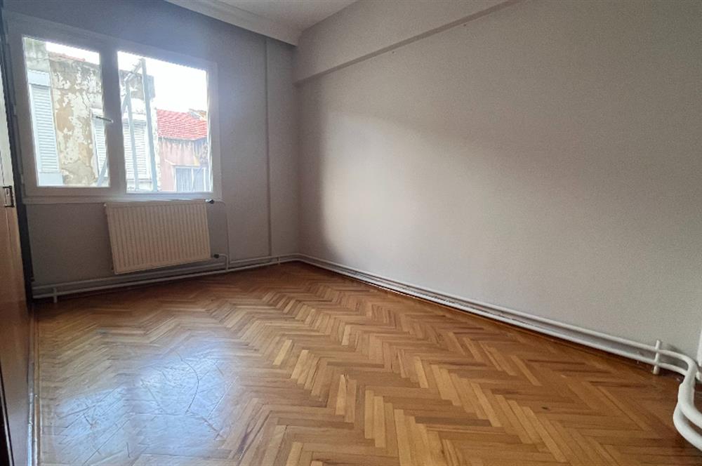 Bostanlı Cemal Gürsel Caddesinde 3+1 Kiralık İş Yeri veya Daire