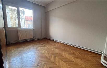 Bostanlı Cemal Gürsel Caddesinde 3+1 Kiralık İş Yeri veya Daire