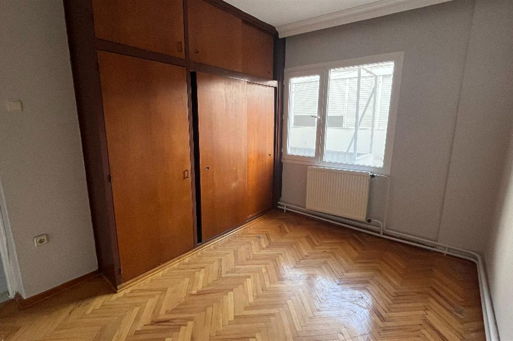 Bostanlı Cemal Gürsel Caddesinde 3+1 Kiralık İş Yeri veya Daire