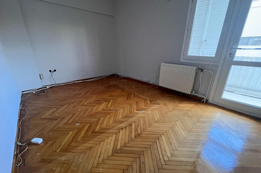 Bostanlı Cemal Gürsel Caddesinde 3+1 Kiralık İş Yeri veya Daire