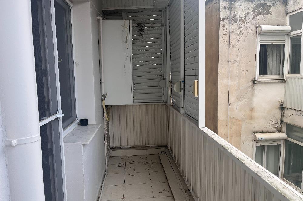 Bostanlı Cemal Gürsel Caddesinde 3+1 Kiralık İş Yeri veya Daire