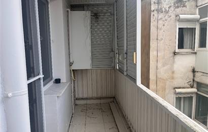 Bostanlı Cemal Gürsel Caddesinde 3+1 Kiralık İş Yeri veya Daire