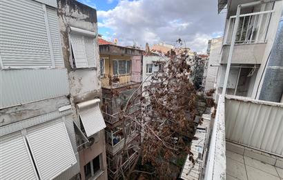 Bostanlı Cemal Gürsel Caddesinde 3+1 Kiralık İş Yeri veya Daire