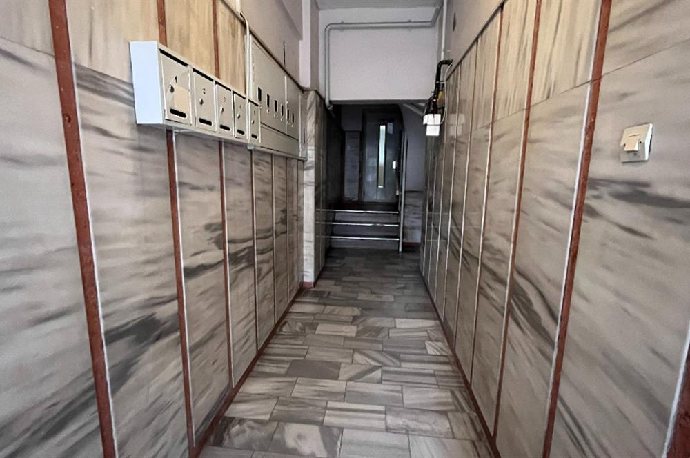 Bostanlı Cemal Gürsel Caddesinde 3+1 Kiralık İş Yeri veya Daire