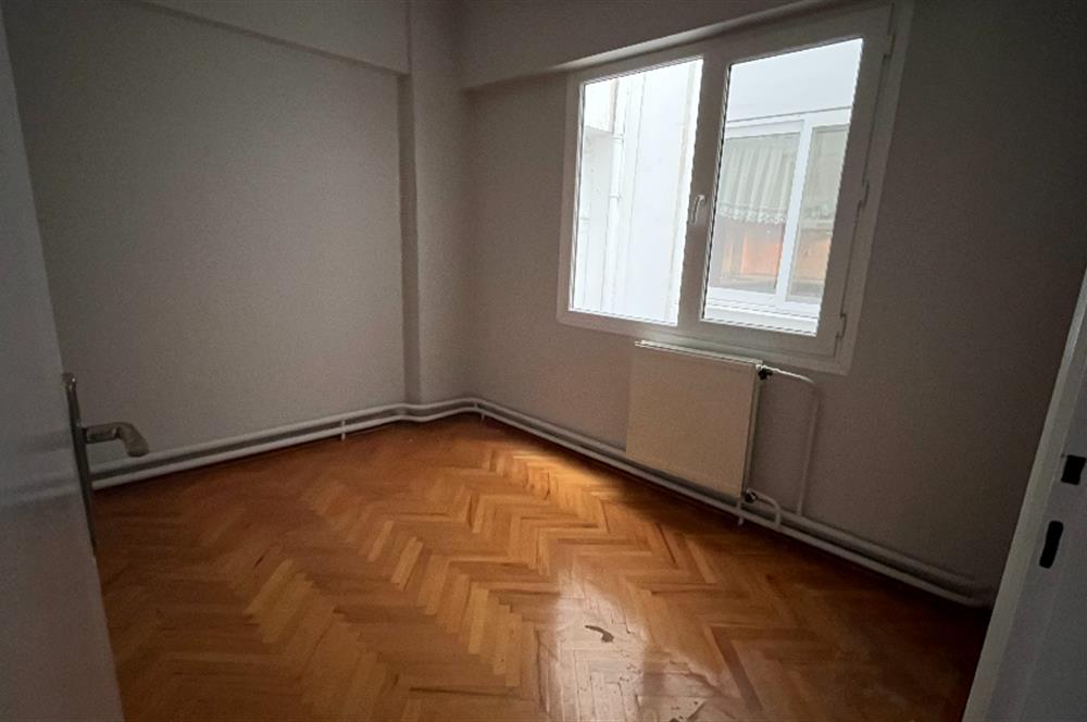 Bostanlı Cemal Gürsel Caddesinde 3+1 Kiralık İş Yeri veya Daire