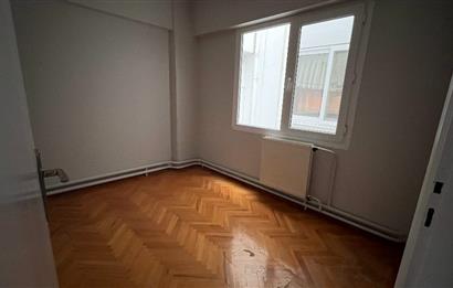 Bostanlı Cemal Gürsel Caddesinde 3+1 Kiralık İş Yeri veya Daire