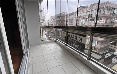 Bostanlı Cemal Gürsel Caddesinde 3+1 Kiralık İş Yeri veya Daire