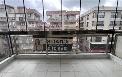 Bostanlı Cemal Gürsel Caddesinde 3+1 Kiralık İş Yeri veya Daire