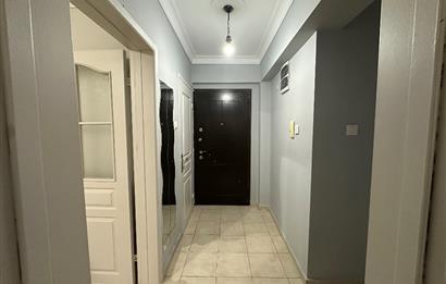 Merkezi Konumda Güvenlikli Sitede Ferah 2+1 