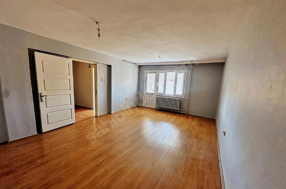 Merkezi Konumda Site İçi Ferah Otoparklı 3+1 