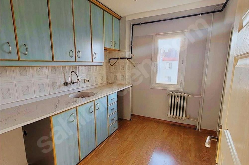 Merkezi Konumda Site İçi Ferah Otoparklı 3+1 