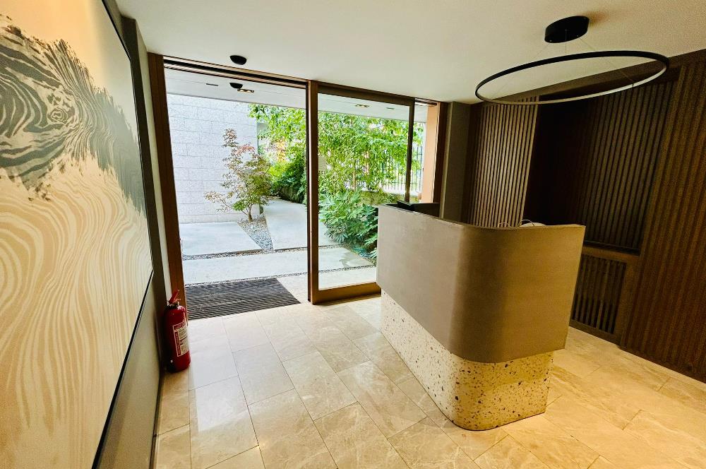 C21 DEN KEMERBURGAZ HİM CADDE’DE 1+1 MODERN EŞYALI ŞIK DAİRE