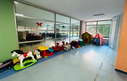 KEMER VADİ SİTESİNDE FERAH KULLANIMLI BALKONLU BEYAZ EŞYALI  1+1 DAİRE