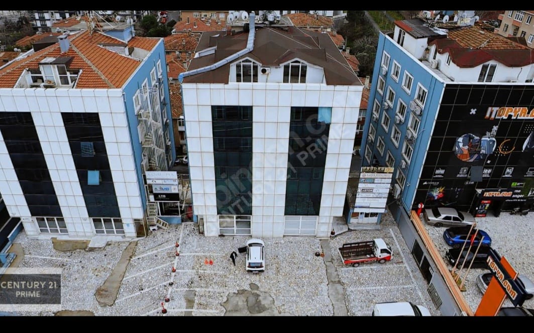 KADIKÖY- ACIBADEM E-5 CEPHELİ BAKIMLI OFİS KATI