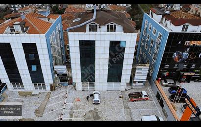 KADIKÖY- ACIBADEM E-5 CEPHELİ BAKIMLI OFİS KATI