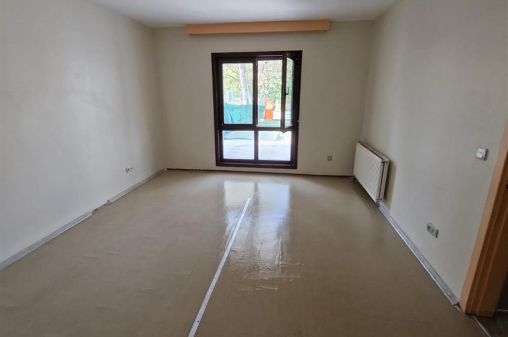 BAŞAKŞEHİR'de GENİŞ BAHÇELİ LÜKS KİRALIK VİLLA