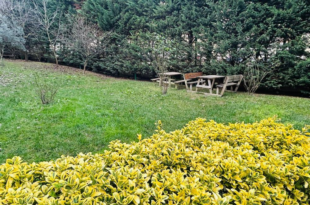 KEMER VADİ SİTESİNDE FERAH KULLANIMLI BALKONLU BEYAZ EŞYALI  1+1 DAİRE