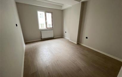 ALTINTEPE'DE 0 BİNADA BALKONLU ARA KATTA LÜX 2+1