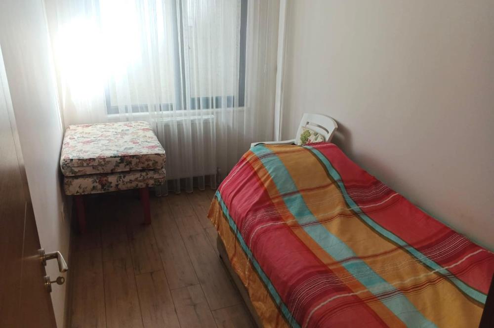 ALTINTEPE'DE MERKEZİ KONUMDA ÖN CEPHE BAHÇE MULLANIMLI 2+1