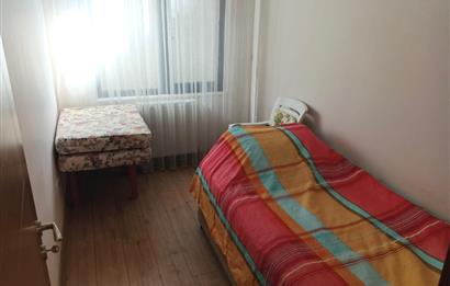 ALTINTEPE'DE MERKEZİ KONUMDA ÖN CEPHE BAHÇE MULLANIMLI 2+1