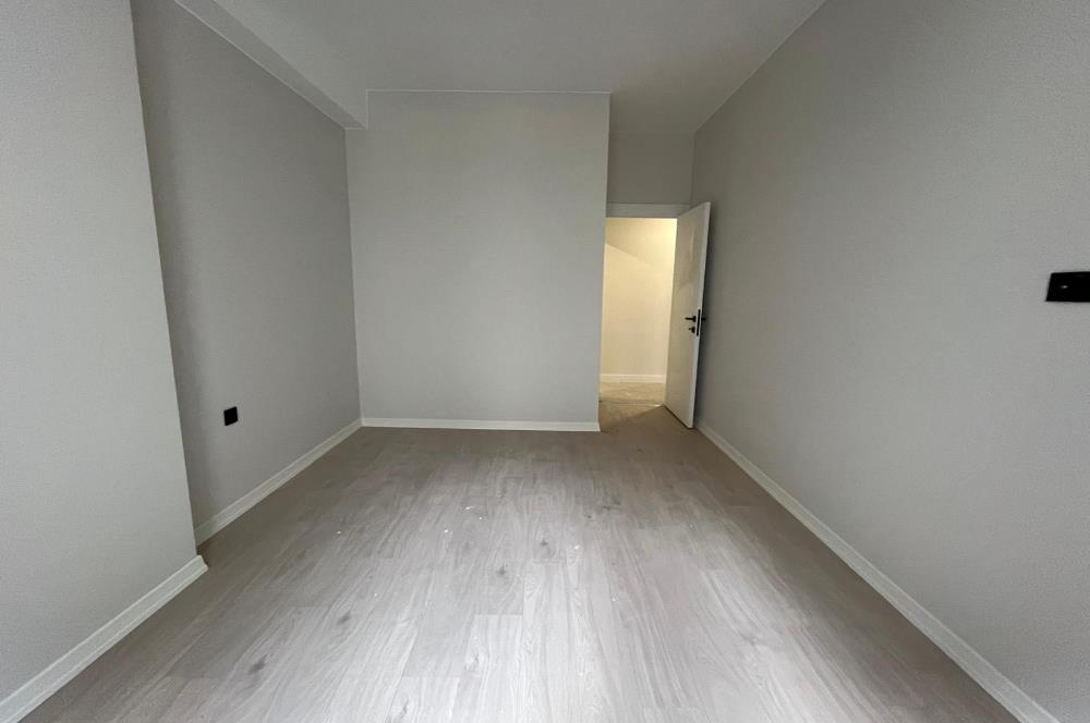 ALTINTEPE'DE 0 BİNADA BALKONLU ARA KATTA LÜX 2+1