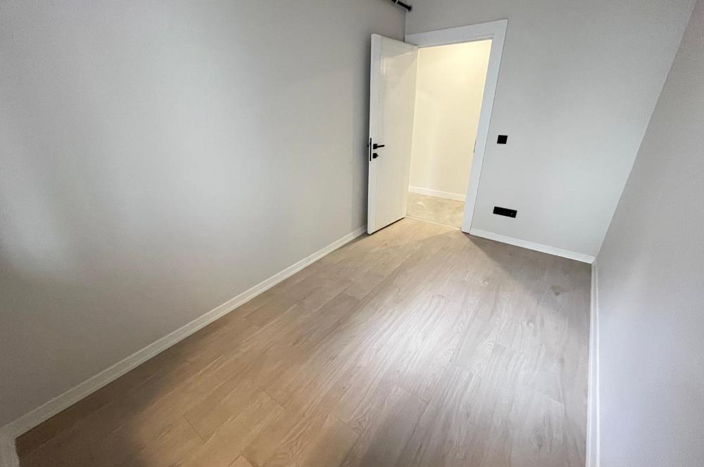 ALTINTEPE'DE 0 BİNADA BALKONLU ARA KATTA LÜX 2+1