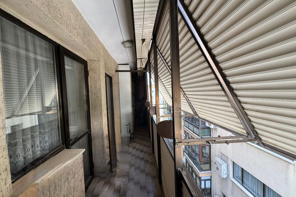 Karşıyaka Bahriye Üçok Bulvarı Üzerinde 3+1 Satılık Daire