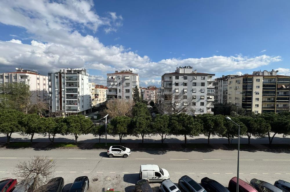 Karşıyaka Bahriye Üçok Bulvarı Üzerinde 3+1 Satılık Daire