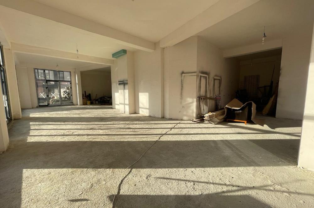 KARTAL YALI MAHALLESİ'NDE 220 m2 KULLANIM VE DEPOLU SIFIR DÜKKAN