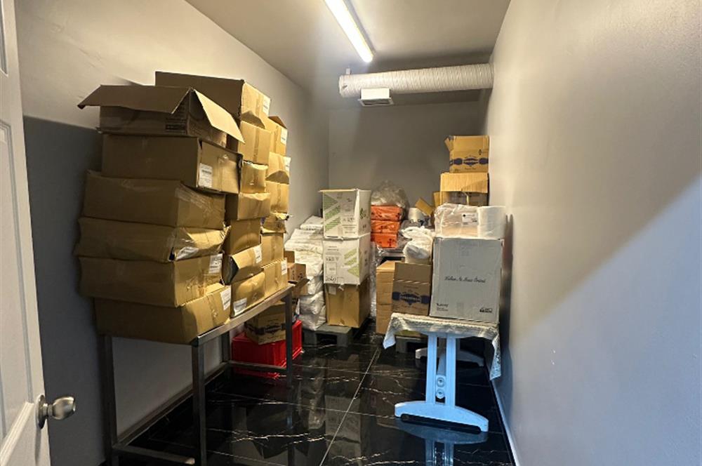 PENDİK ESENLER MAHALLESİ'NDE 505 m2 NET CEPHESİ AÇIK DÜKKAN