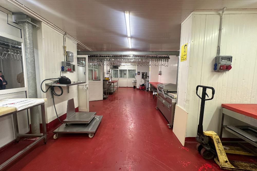 PENDİK ESENLER MAHALLESİ'NDE 505 m2 NET CEPHESİ AÇIK DÜKKAN