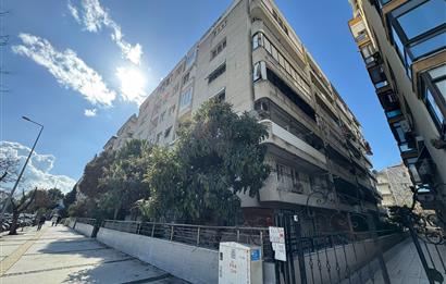 Karşıyaka Bahriye Üçok Bulvarı Üzerinde 3+1 Satılık Daire