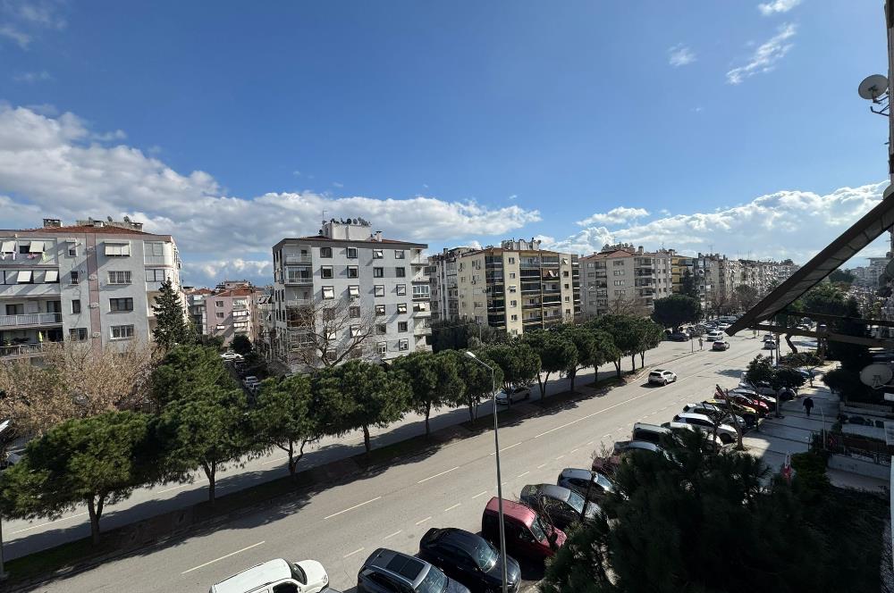 Karşıyaka Bahriye Üçok Bulvarı Üzerinde 3+1 Satılık Daire