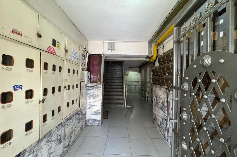 Karşıyaka Bahriye Üçok Bulvarı Üzerinde 3+1 Satılık Daire