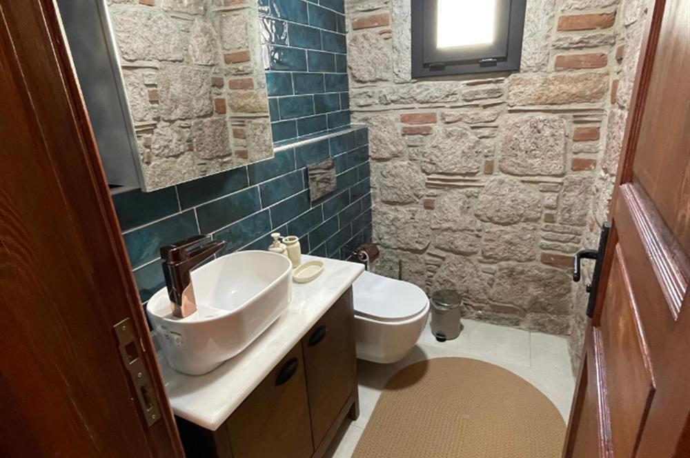 Cunda'da Yaz-Kış Kiralık, Denize Sıfır,Full Eşyalı Taş Villa