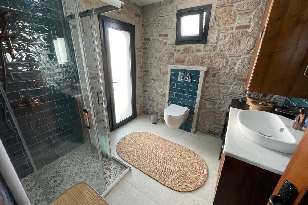 Cunda'da Yaz-Kış Kiralık, Denize Sıfır,Full Eşyalı Taş Villa