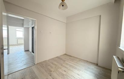 İstasyon Mah. Hastane Yanında 3+1 Bağımsız Yenilenmiș