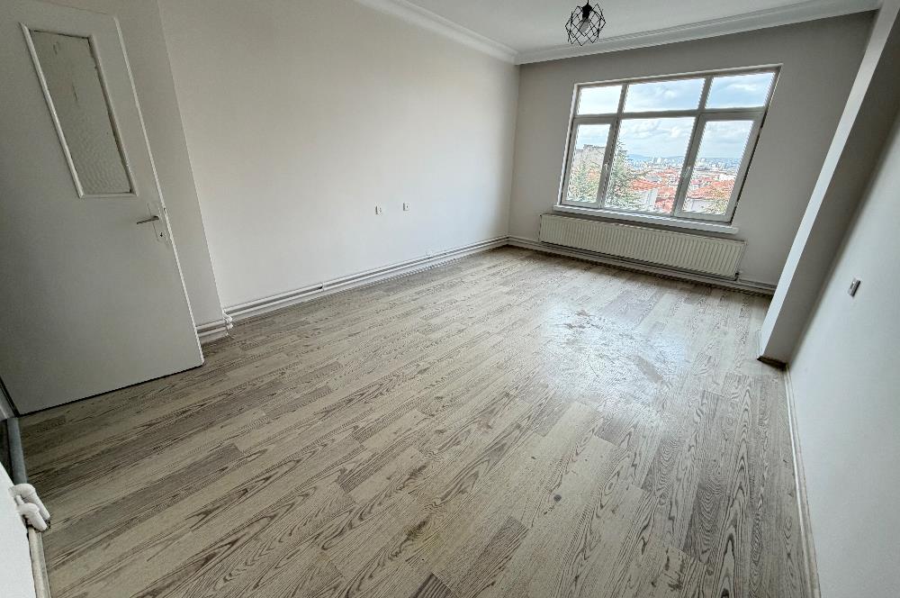 İstasyon Mah. Hastane Yanında 3+1 Bağımsız Yenilenmiș