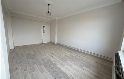 İstasyon Mah. Hastane Yanında 3+1 Bağımsız Yenilenmiș