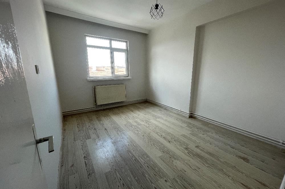 İstasyon Mah. Hastane Yanında 3+1 Bağımsız Yenilenmiș