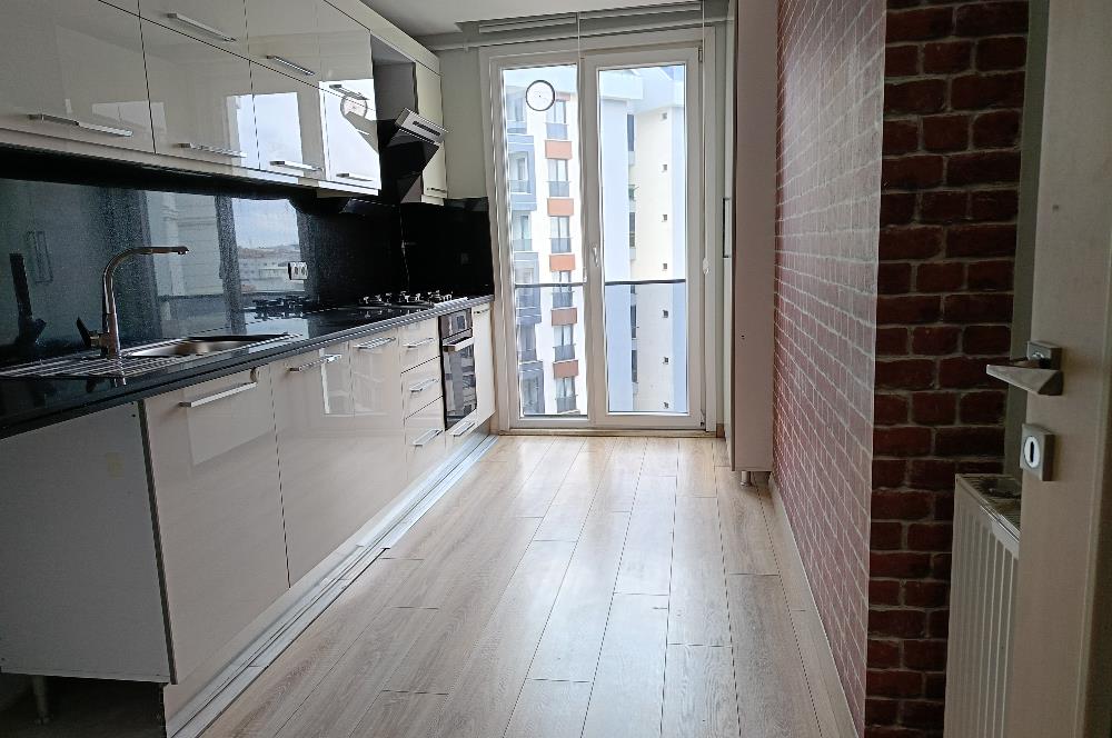 Çekmeköy Beyaz Evler Sitesi Kiralık 3+1 Daire