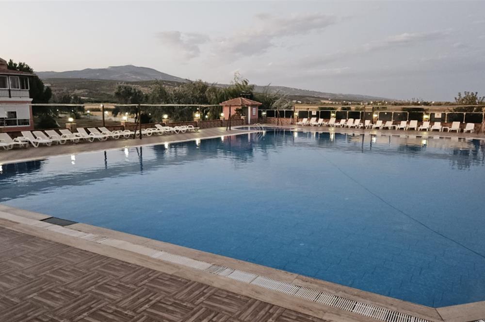 Şarköy'de, Denize Sıfır Sitede, Havuzlu, Satılık, 2+1 Yazlık