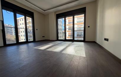 Göztepe'de Bağdat caddesine yakın 1+1 kiralık daire otoparklı