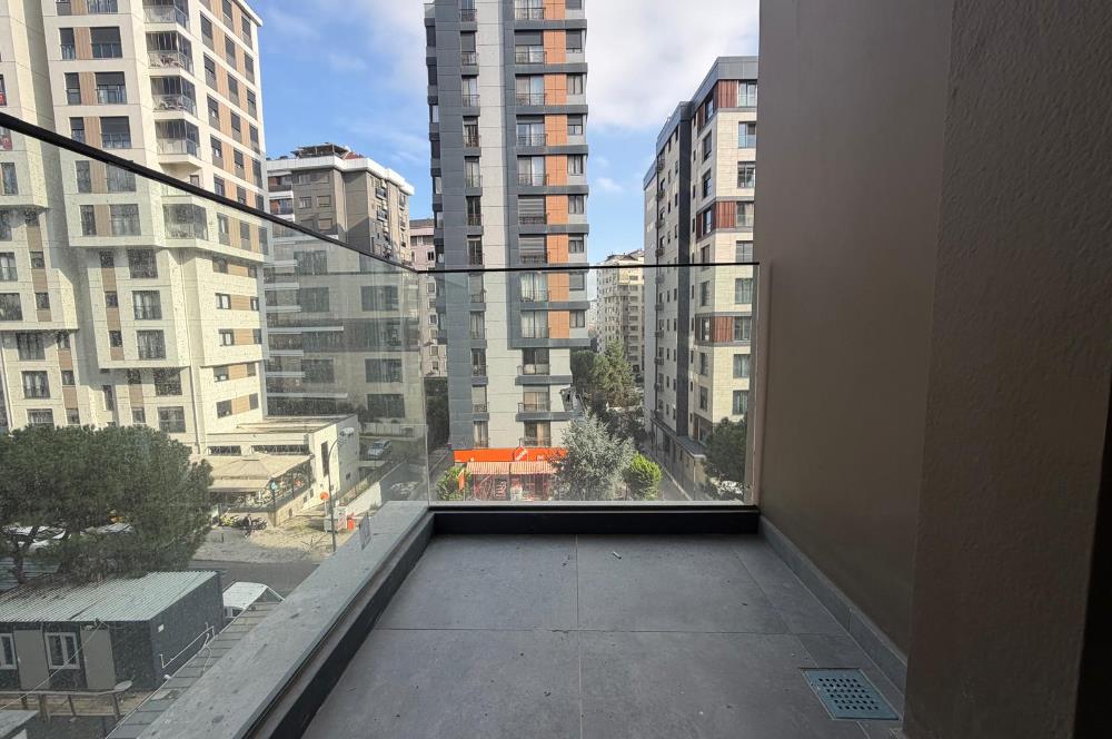 Suadiye Ayşe Çavuş Caddesi'nde 2+1 Kiralık Daire yeni bina