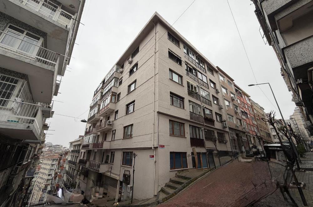 Beşiktaş'ta deniz manzaralı 5+1 dubleks daire