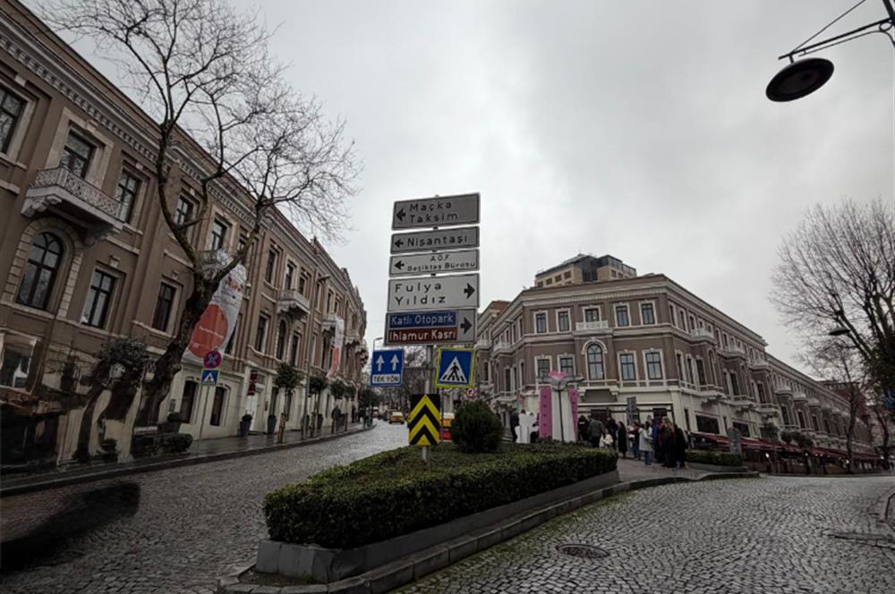 Beşiktaş'ta deniz manzaralı 5+1 dubleks daire