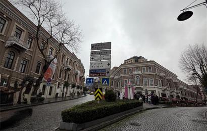 Beşiktaş'ta deniz manzaralı 5+1 dubleks daire