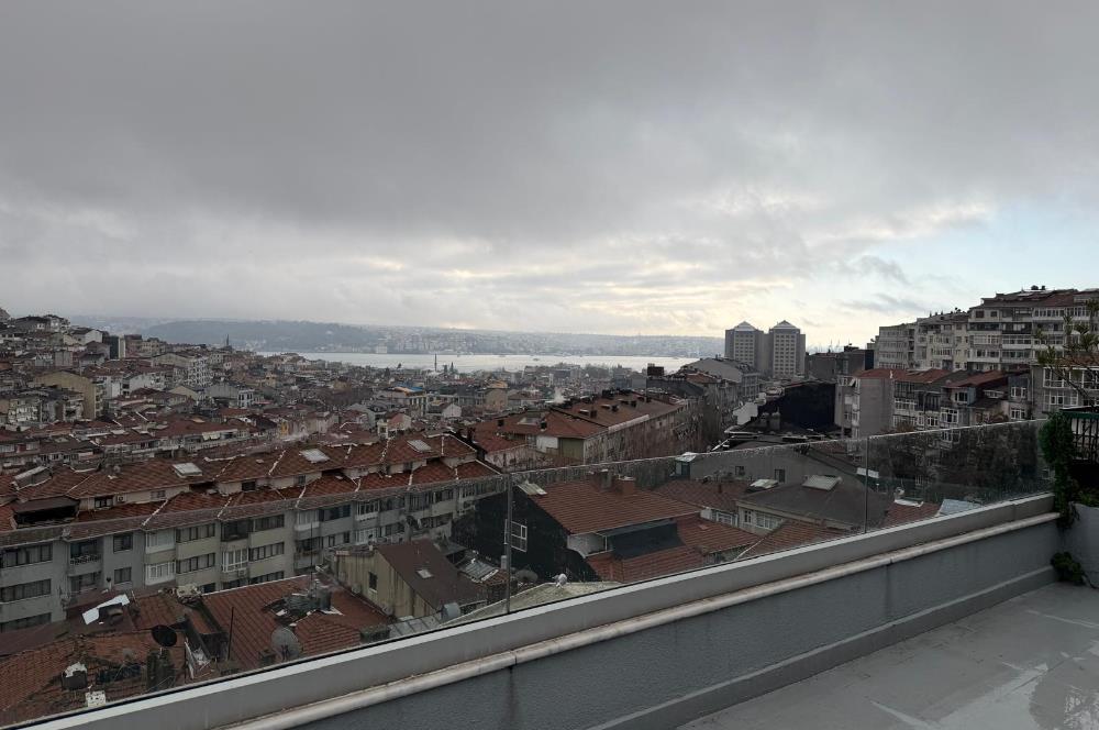 Beşiktaş'ta deniz manzaralı 5+1 dubleks daire