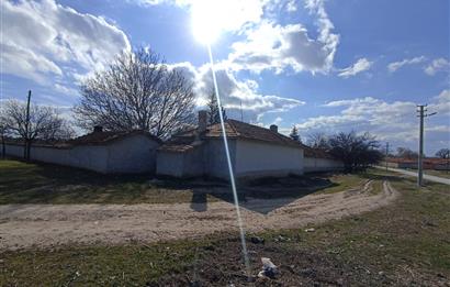 CENTURY 21 VİZYON'DAN SİVRİHİSAR BAHÇECİK’TE  SATILIK KÖY EVİ VE ARSASI